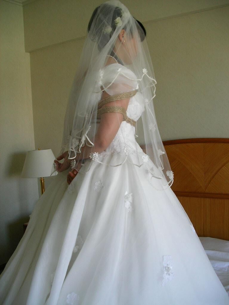 Bondage Brides Pt。
