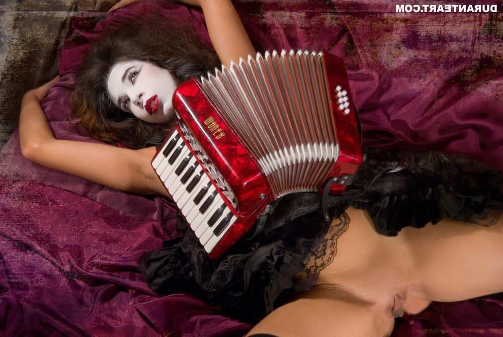 Chicas musicales el acordeón