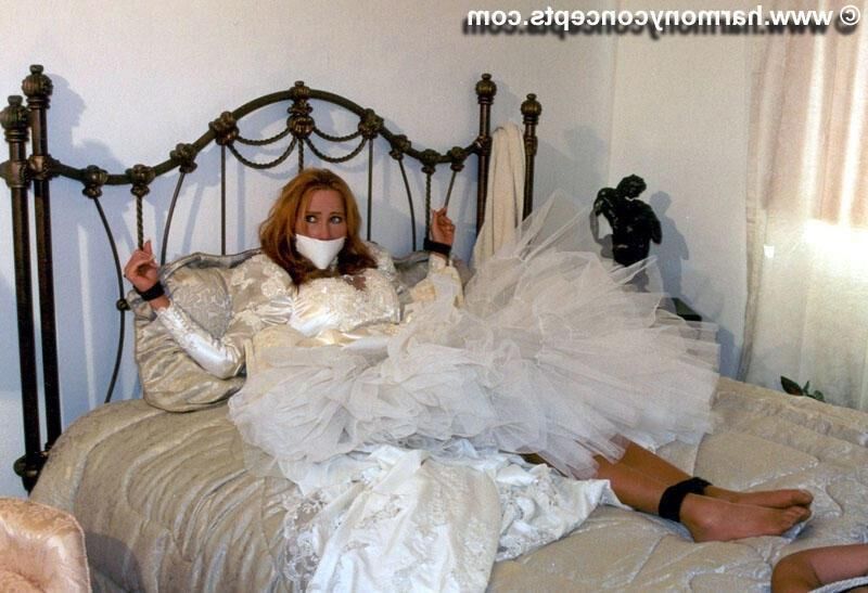 Bondage Brides Pt。