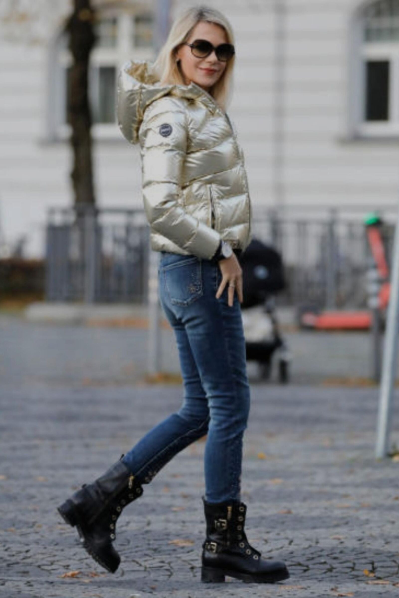 Nina R. Alte Geile Fickschlampe in Sexy SatinTeil！