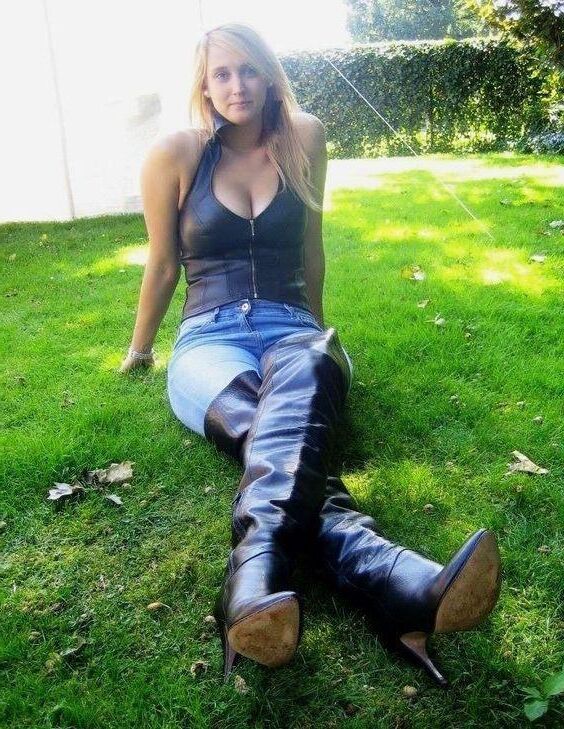 Busty Blonde in Boots and Jeans