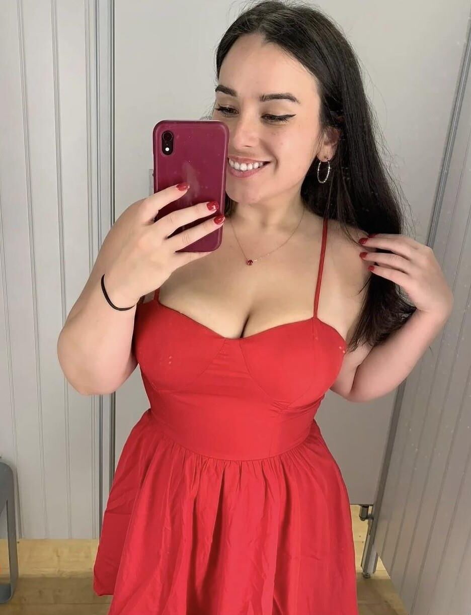 yo new influencer Kelly goes wild