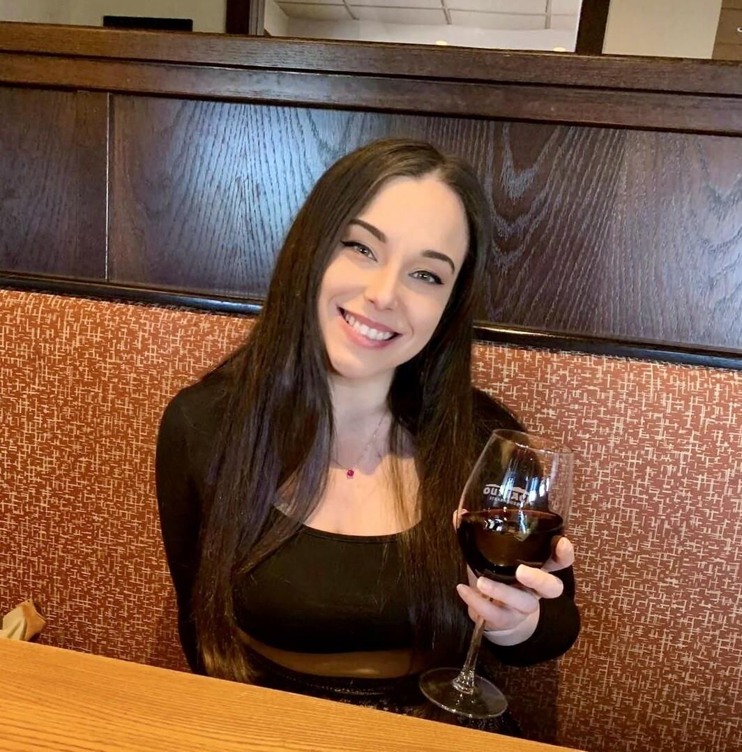 yo new influencer Kelly goes wild