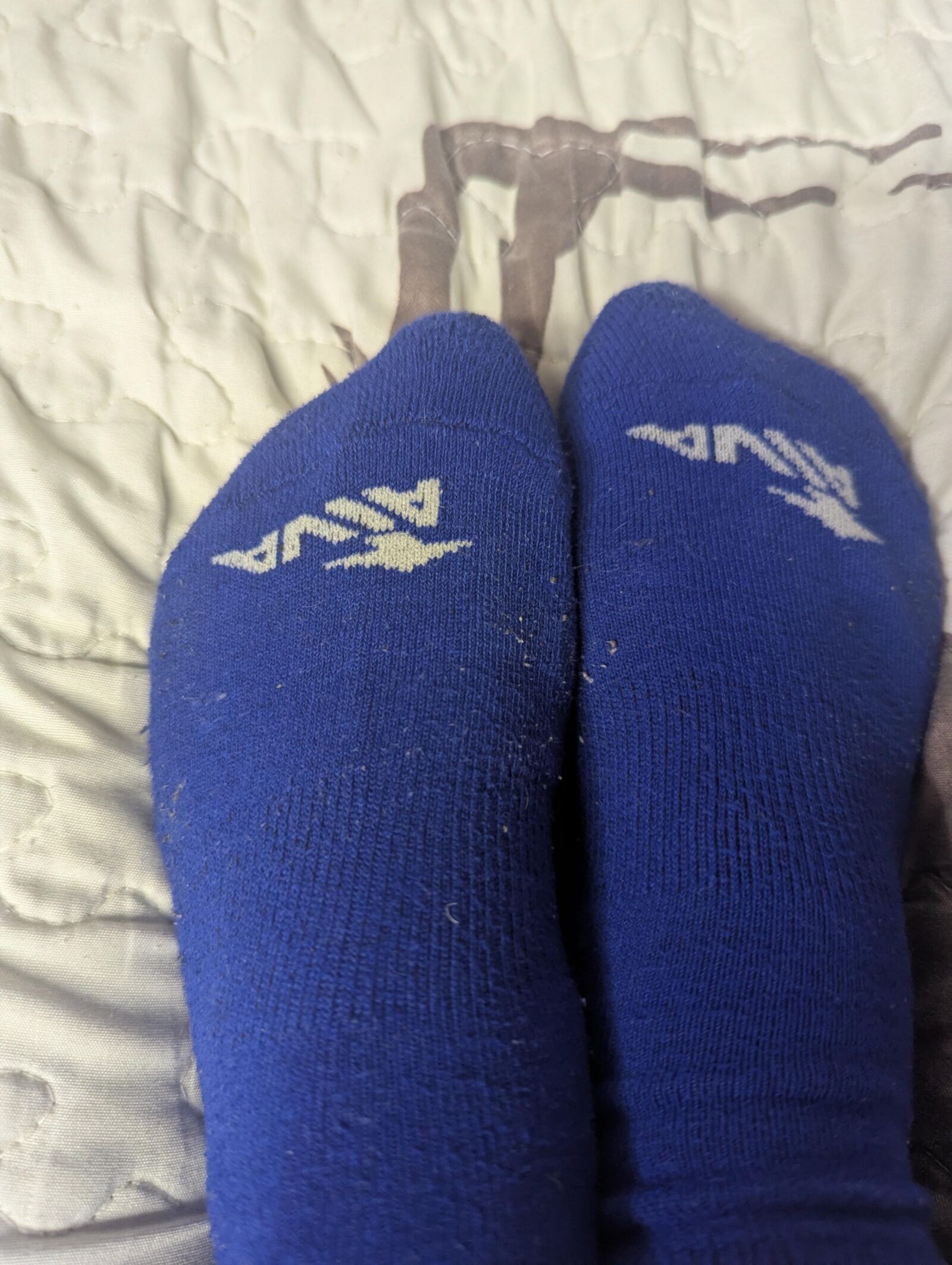 Suck her toes 