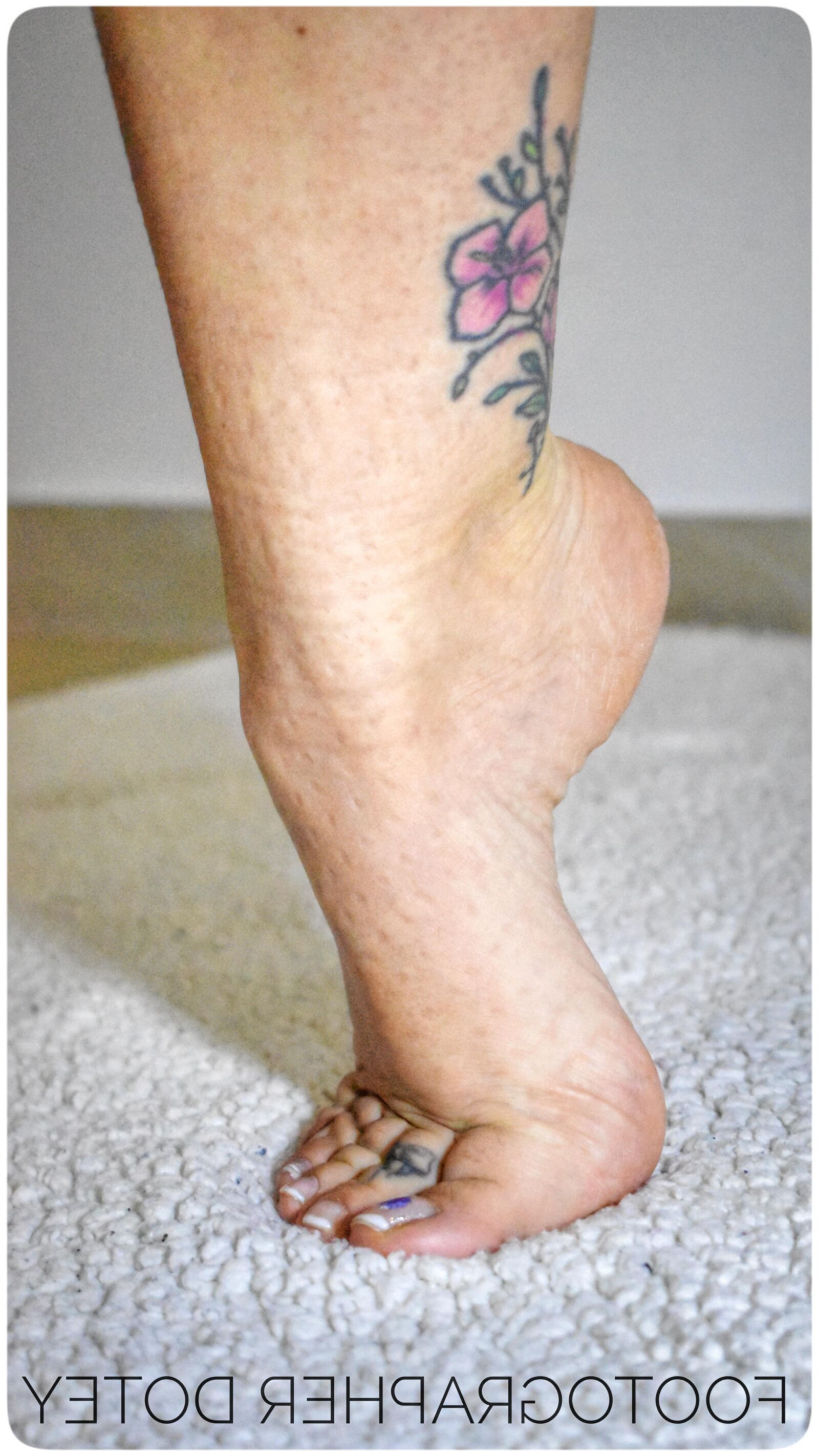 Feet Lady Giulietta And Pedicure French 