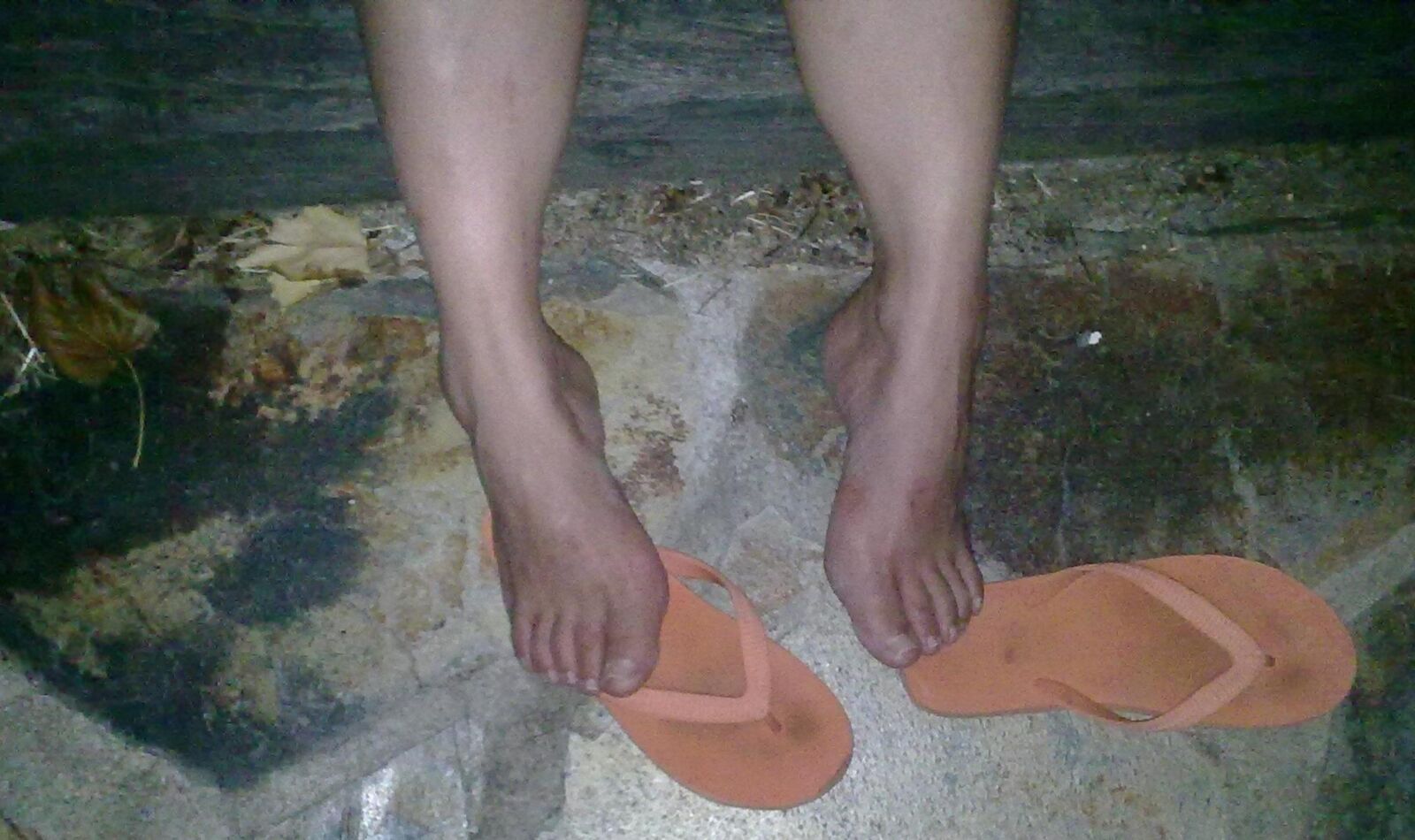 LATIN MOM'S ROUGH FEET