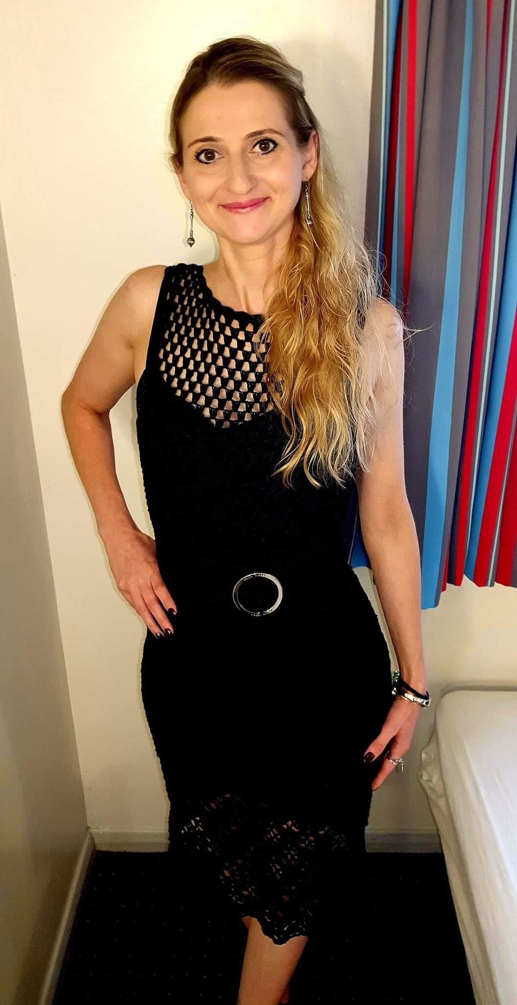 ¡Las pequeñas tetas de Emma me dan una eyaculación prematura!