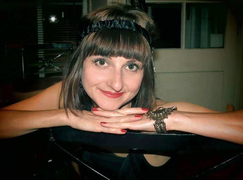 ¡Las pequeñas tetas de Emma me dan una eyaculación prematura!