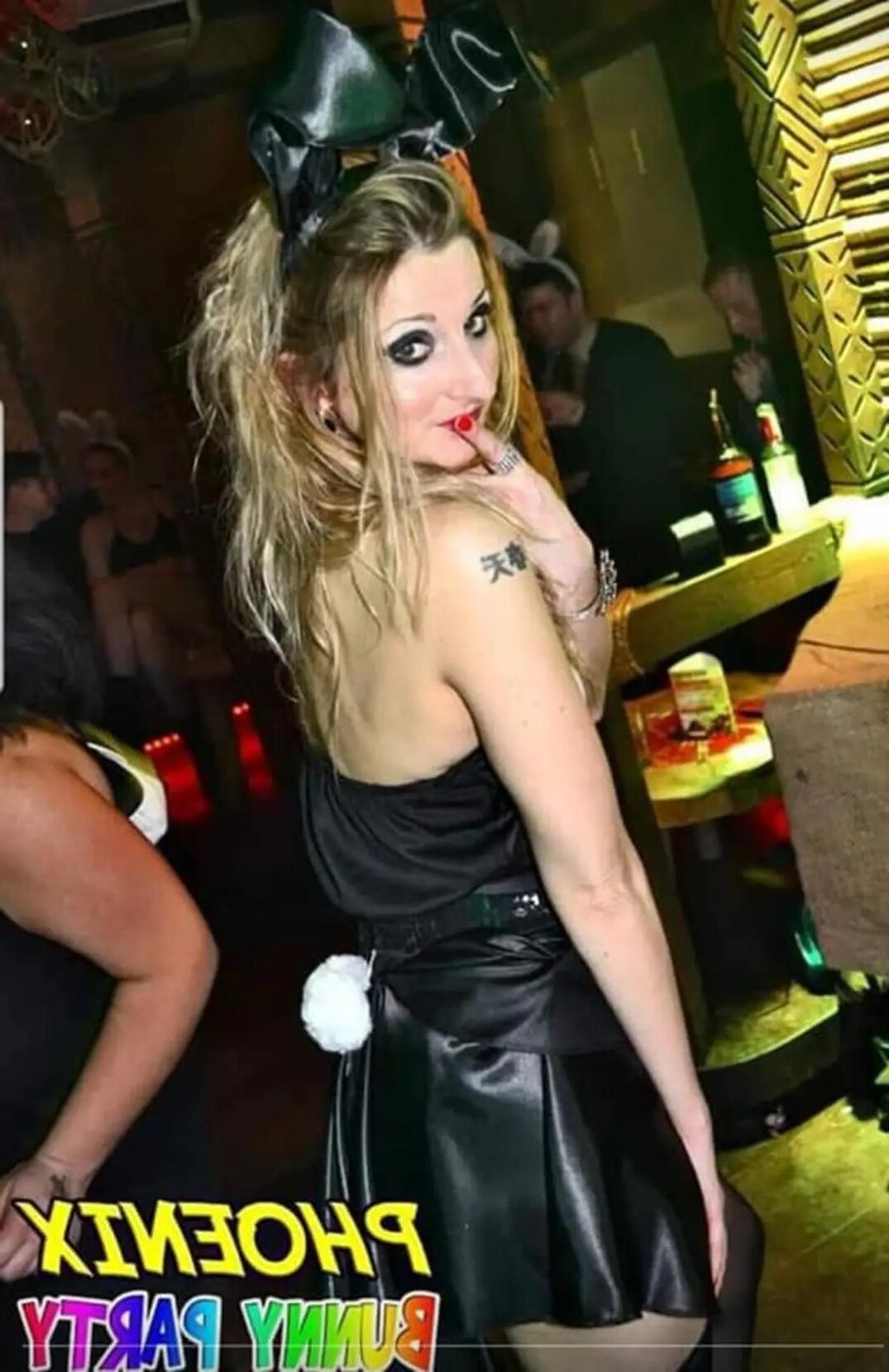 ¡Las pequeñas tetas de Emma me dan una eyaculación prematura!