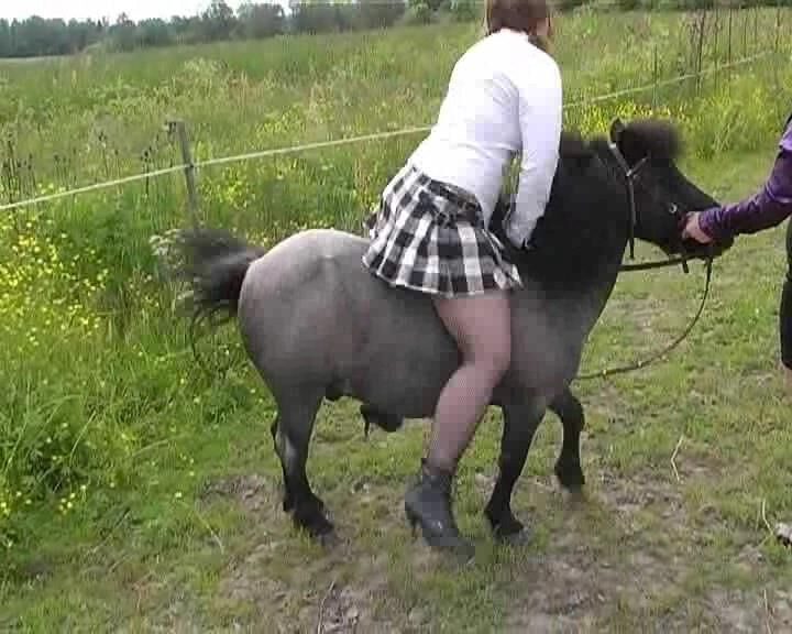 PONY RIDING 