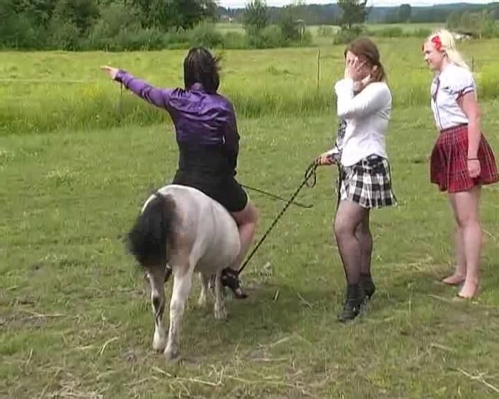 PONY RIDING 