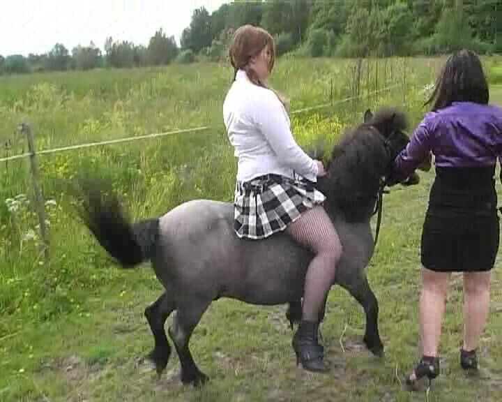 PONY RIDING 