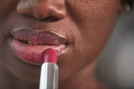 Black women lipstick application
