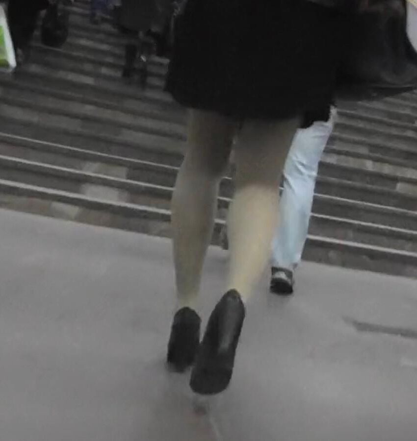 Upskirt Nude Cantyhose в метро