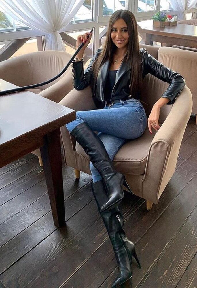 Femdom Training: You Look Like a Bootlicker to Me!