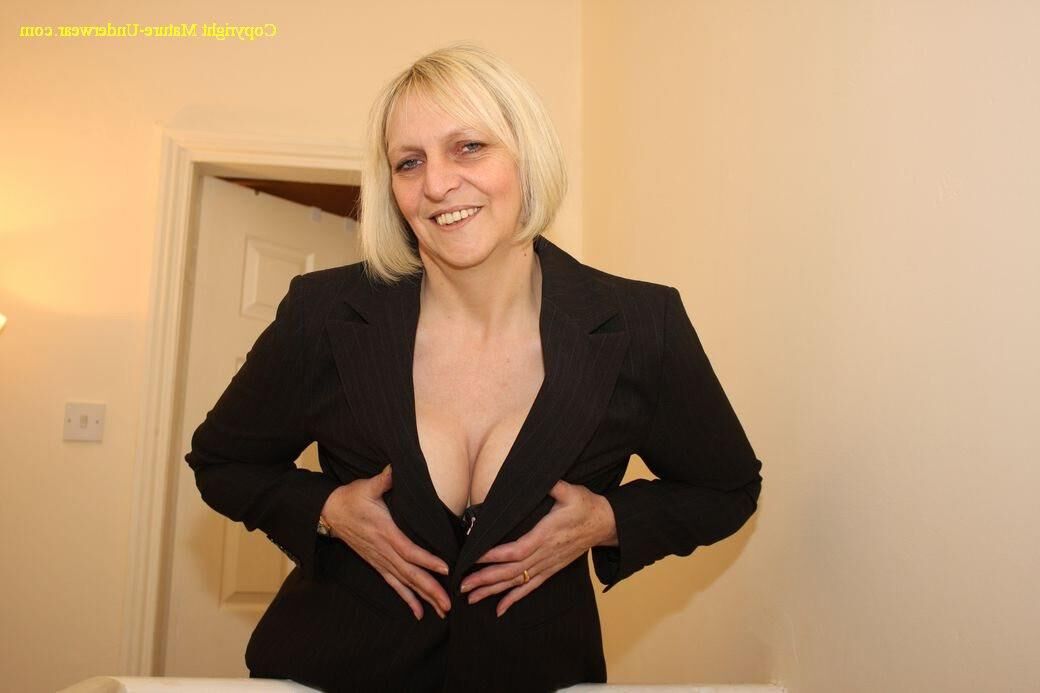 . Suzy. Blonde mum in nice underwear