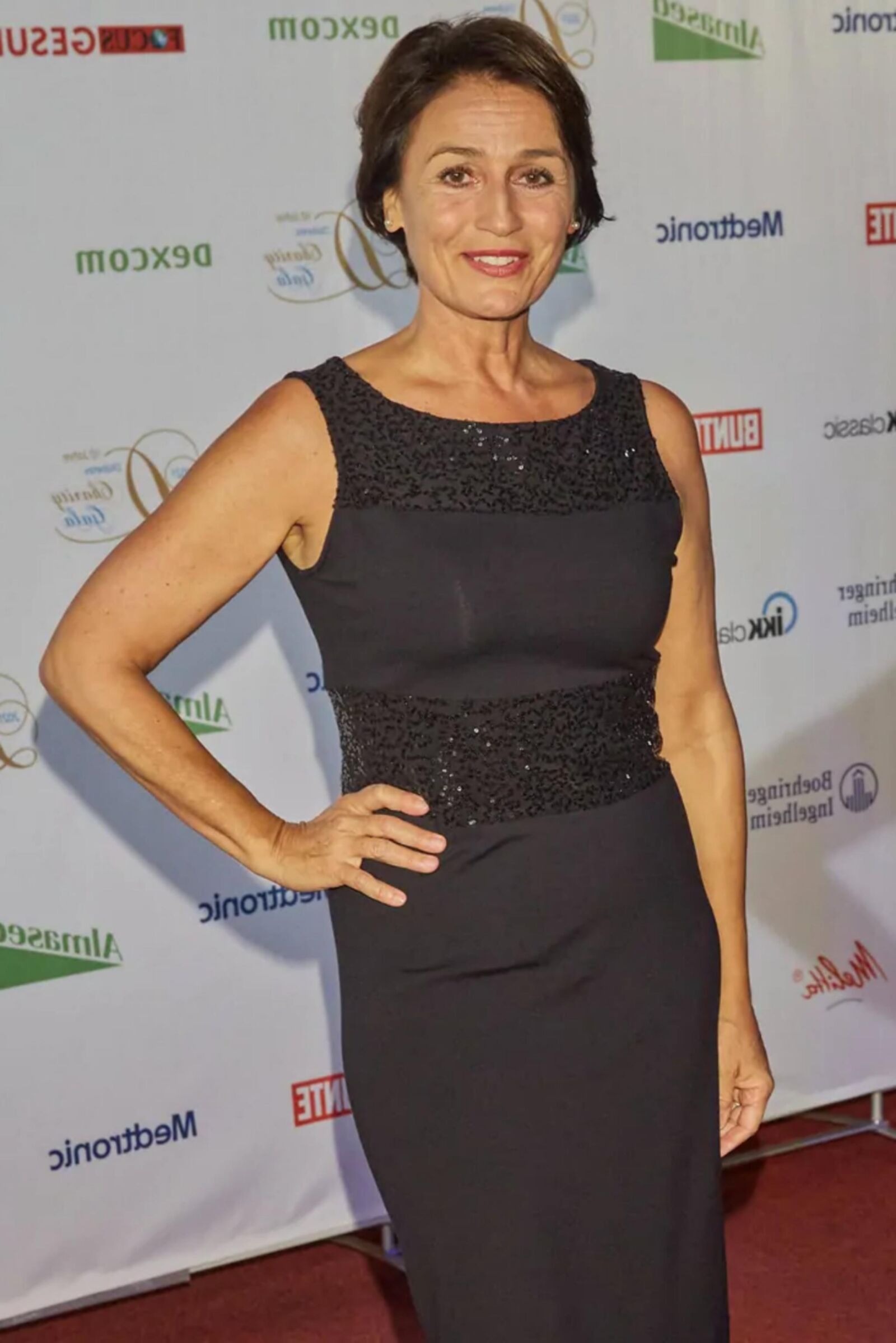 Sandra M. feine geile Fickschlampe in sexy Outfits !