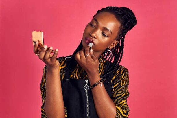 Black women lipstick application