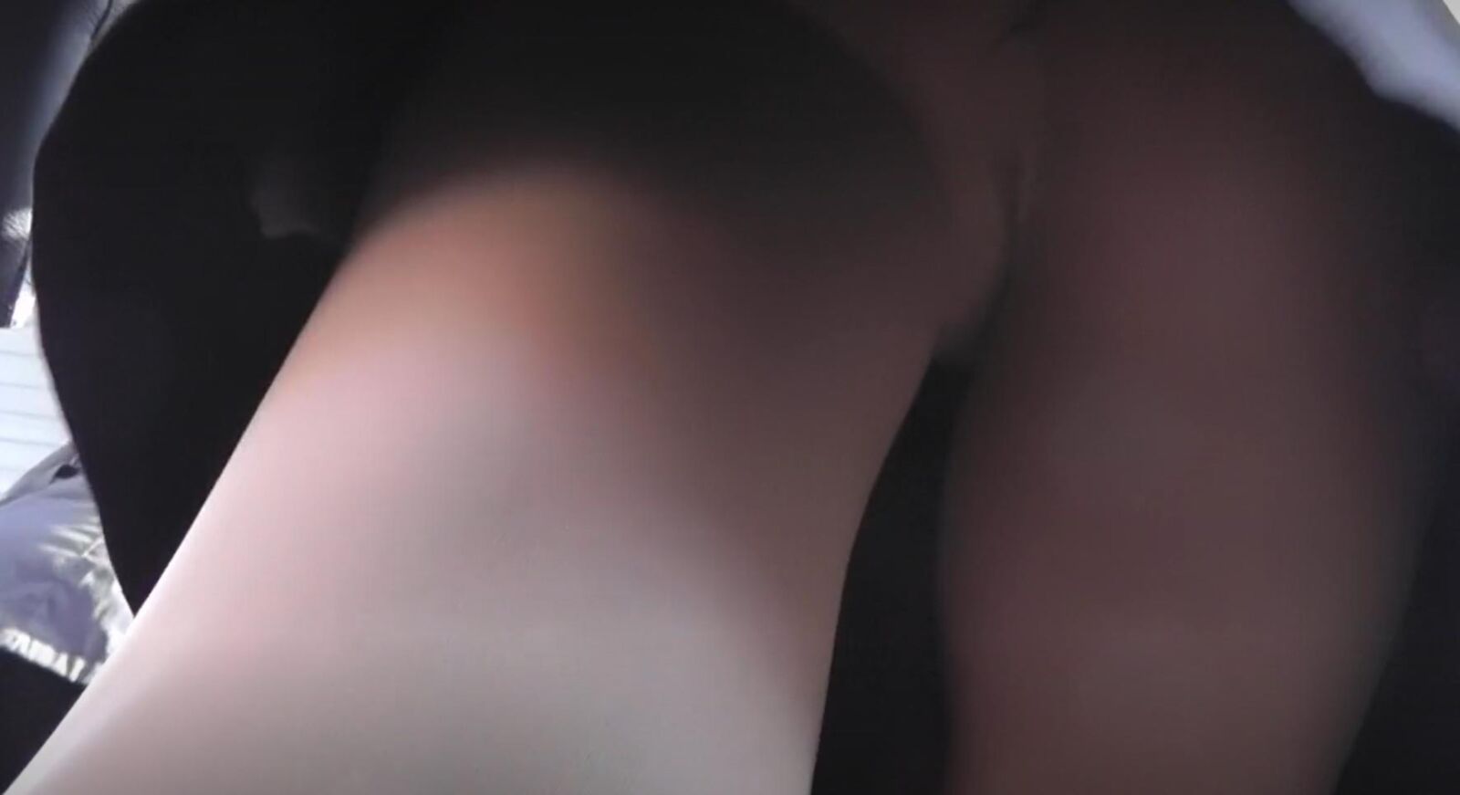 Upskirt Nude Cantyhose в метро