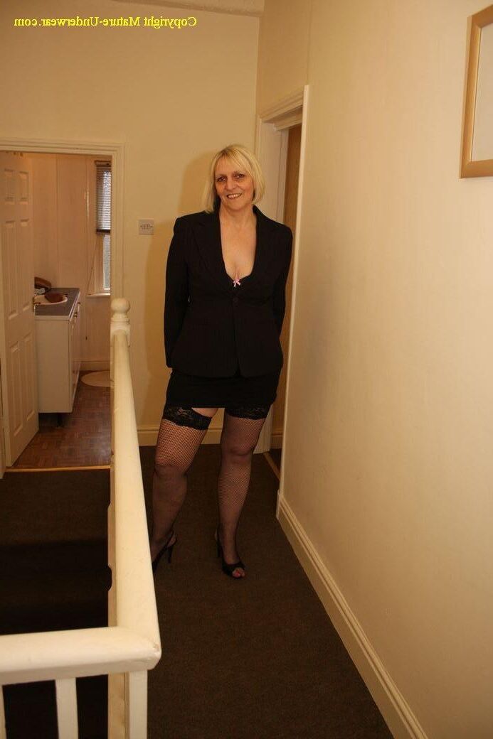 . Suzy. Blonde mum in nice underwear