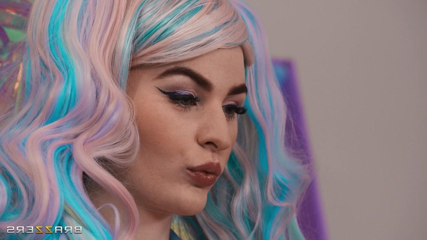 Abigaiil Morris Sneaky Mitbewohner Cosplay Swaperoo