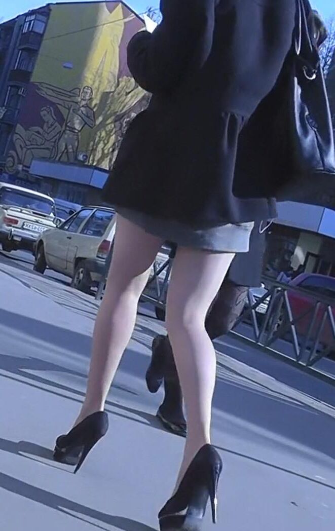 Upskirt girl in sexy heels