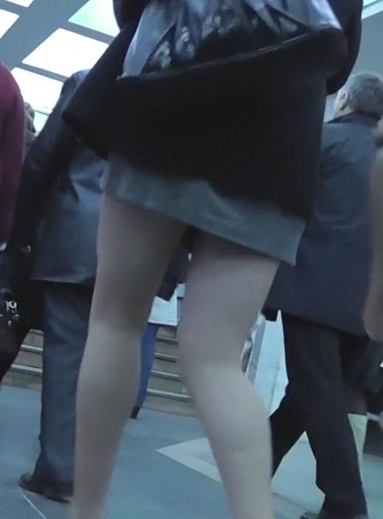 Upskirt girl in sexy heels