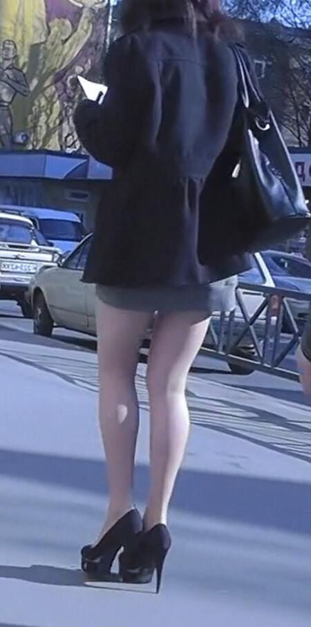 Upskirt girl in sexy heels