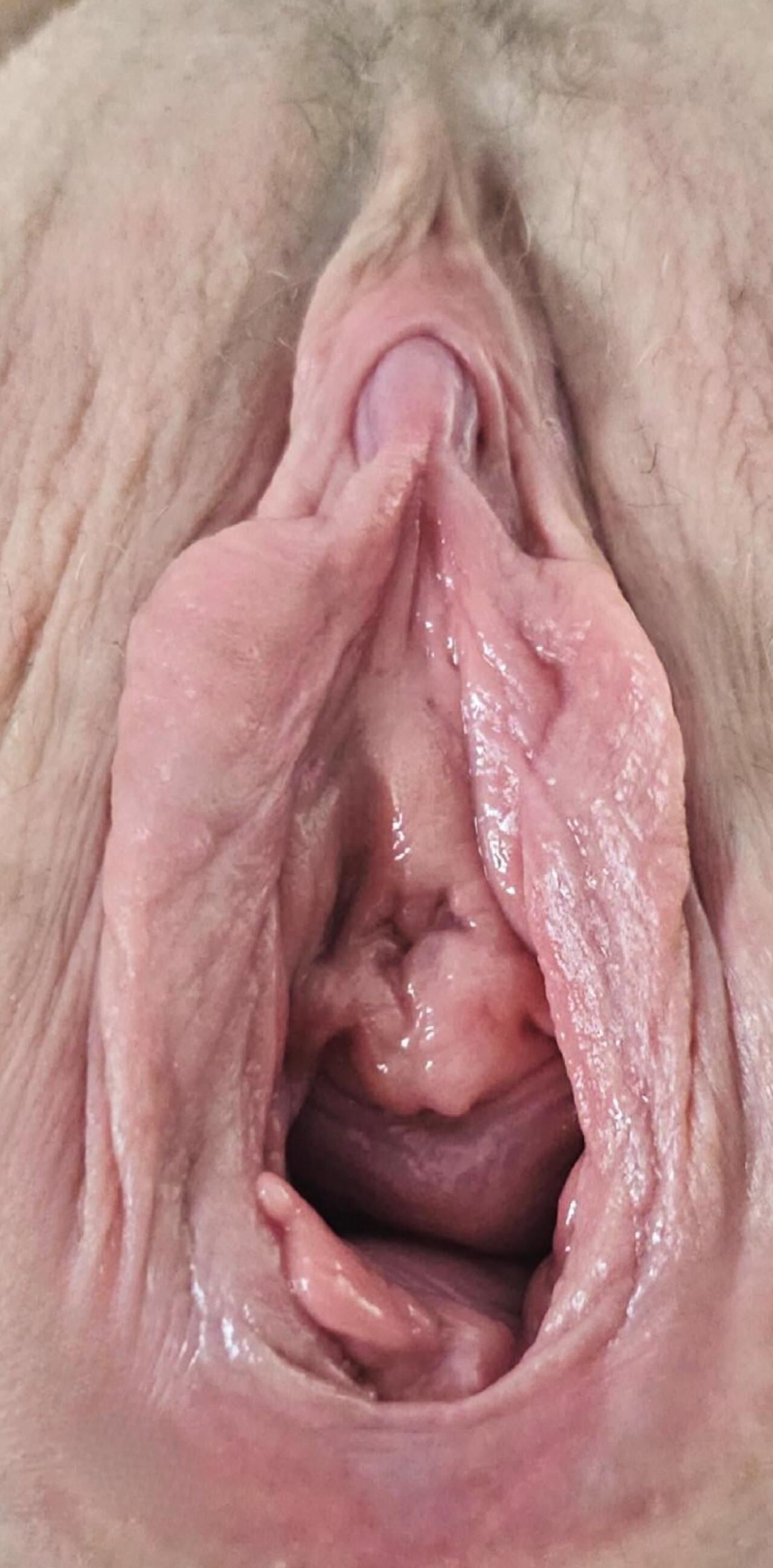 Hot Milf slut with a big gaping cunt 