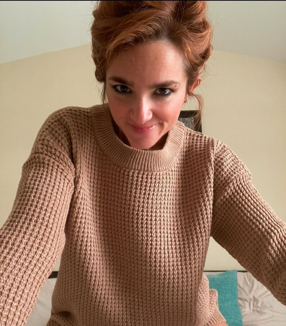 Este buraco de beleza e milf está na minha mente suja com tesão