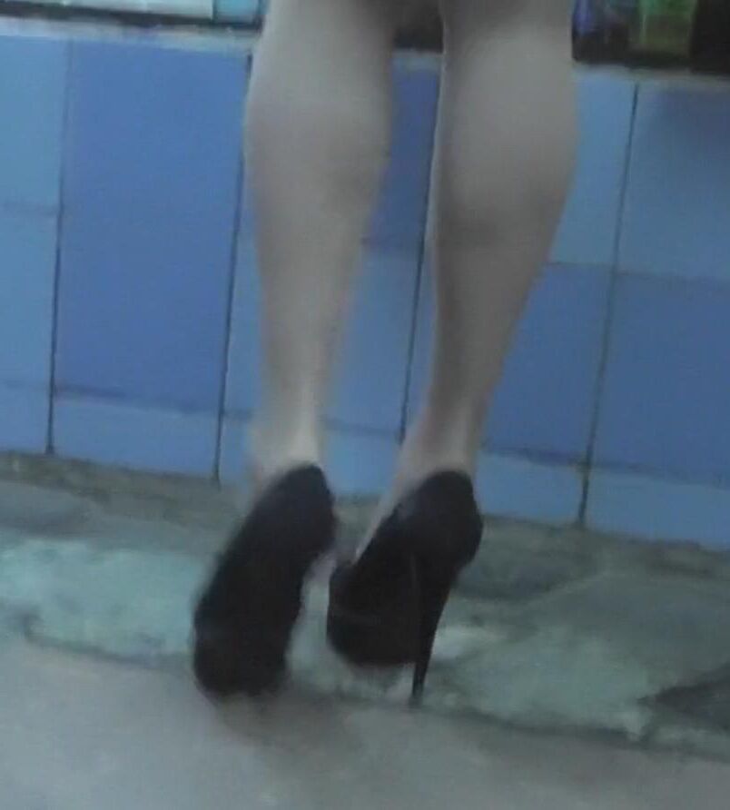 Upskirt girl in sexy heels