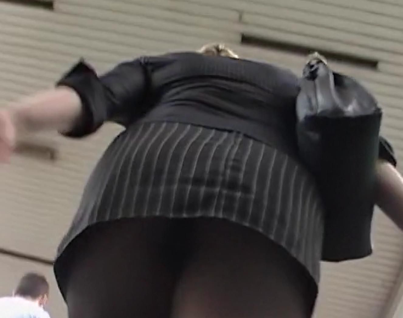 Upskirt black pantyhose