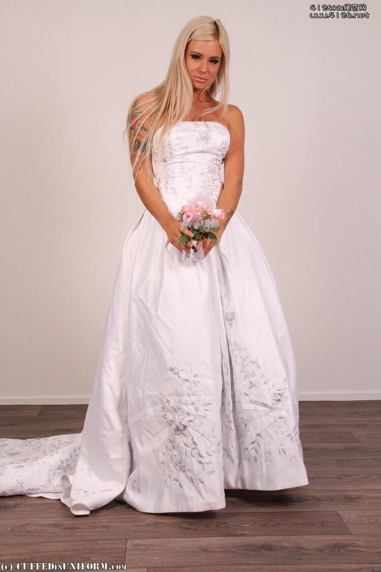 Wedding of the bitch