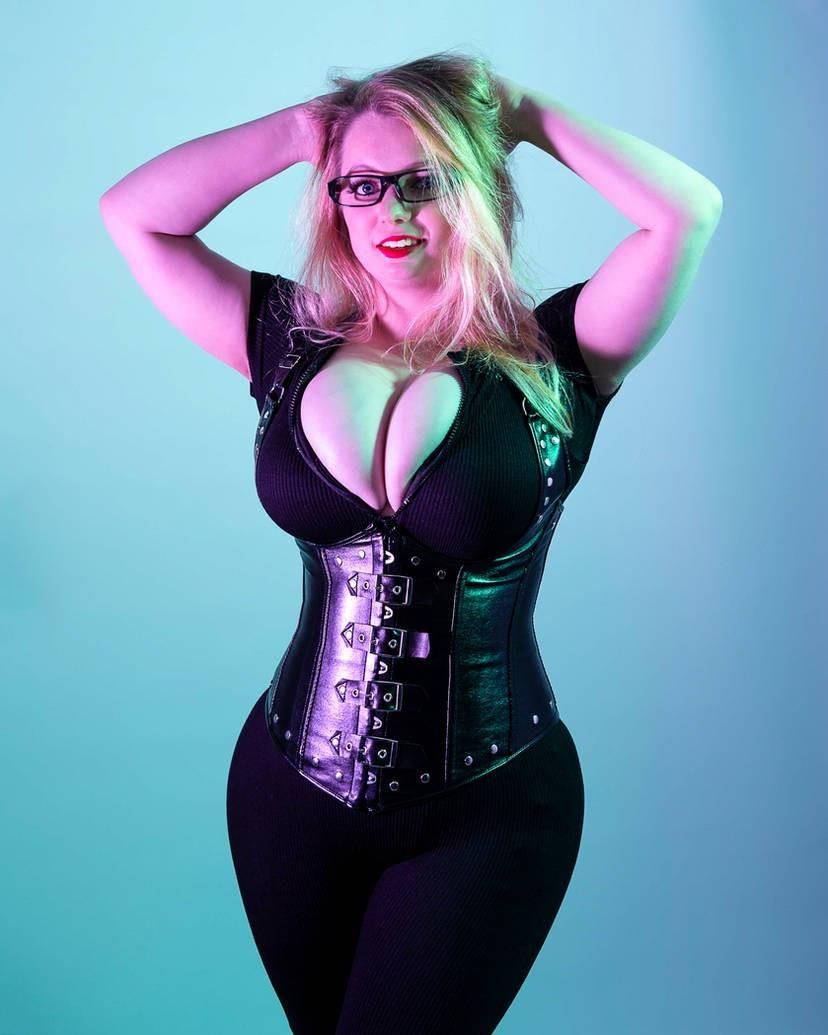 Mistress Ashley and her big tits in leather and rubber