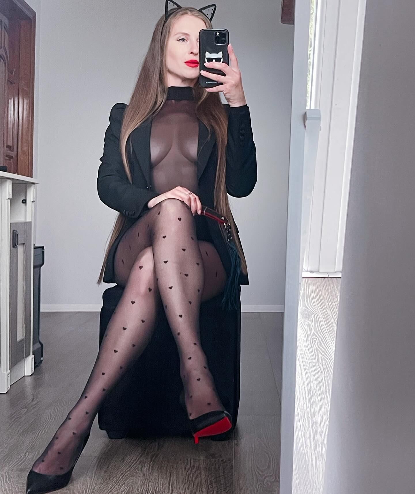 Julia In Tights