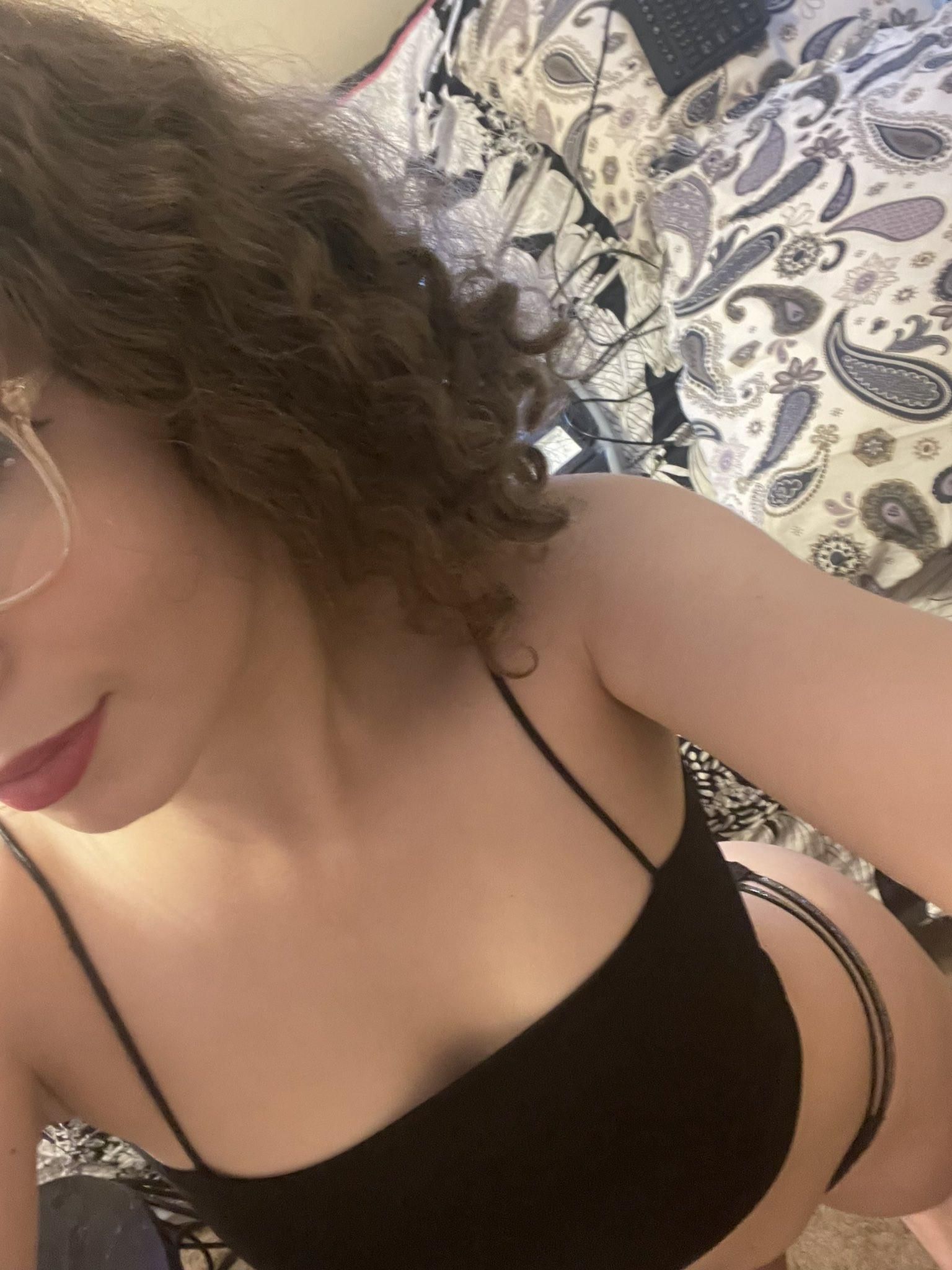 Young female web cam girl littledeathtrap