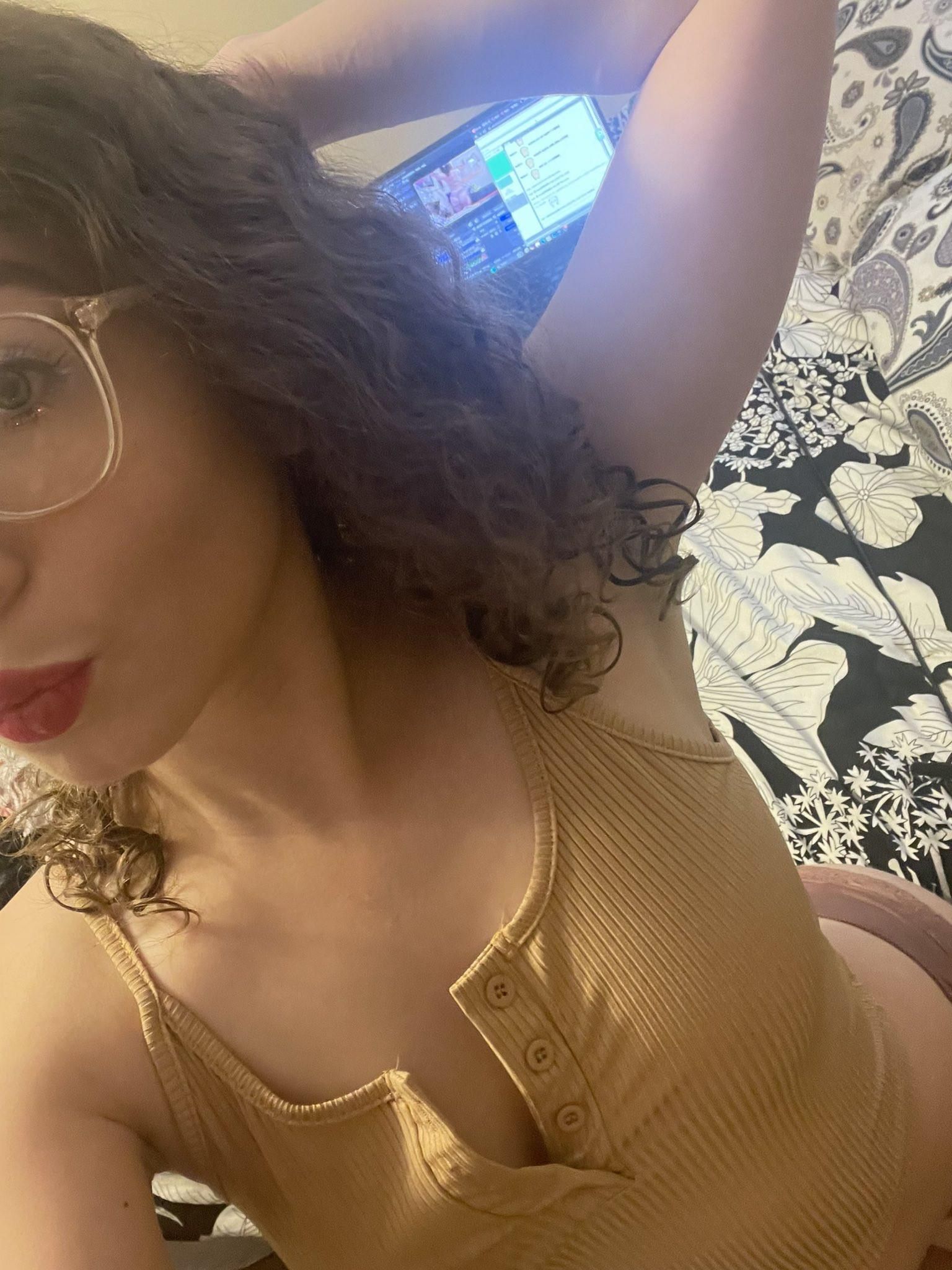 Young female web cam girl littledeathtrap