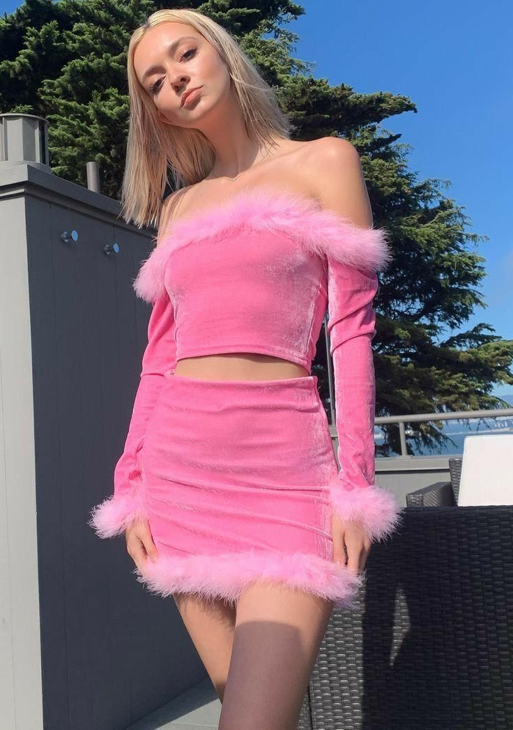 Girls wear Pink