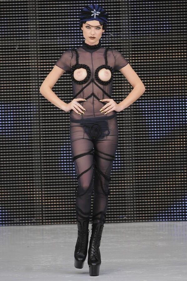 Boobs Out Fashion, AKA Breastless Clothing 