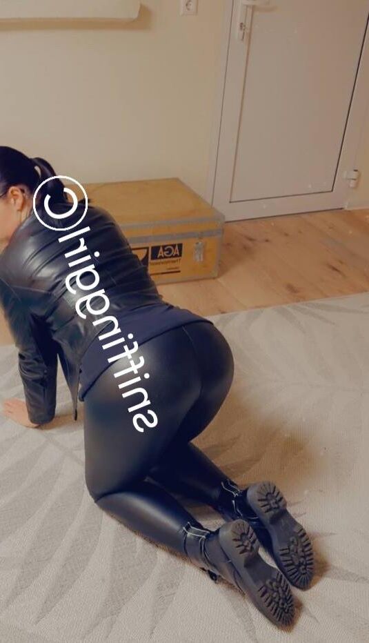 posing in wetlook and shoelicking