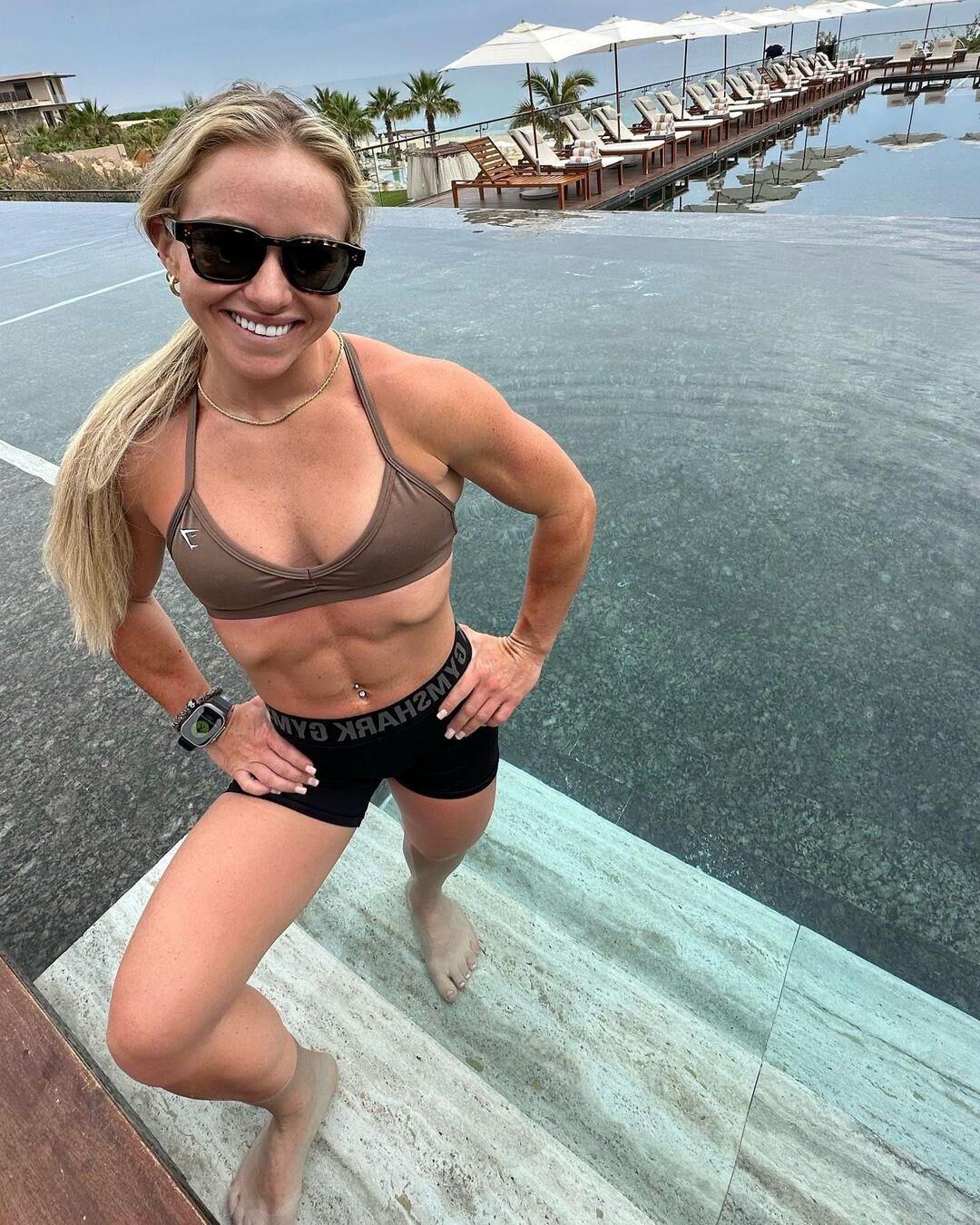 Zoe R