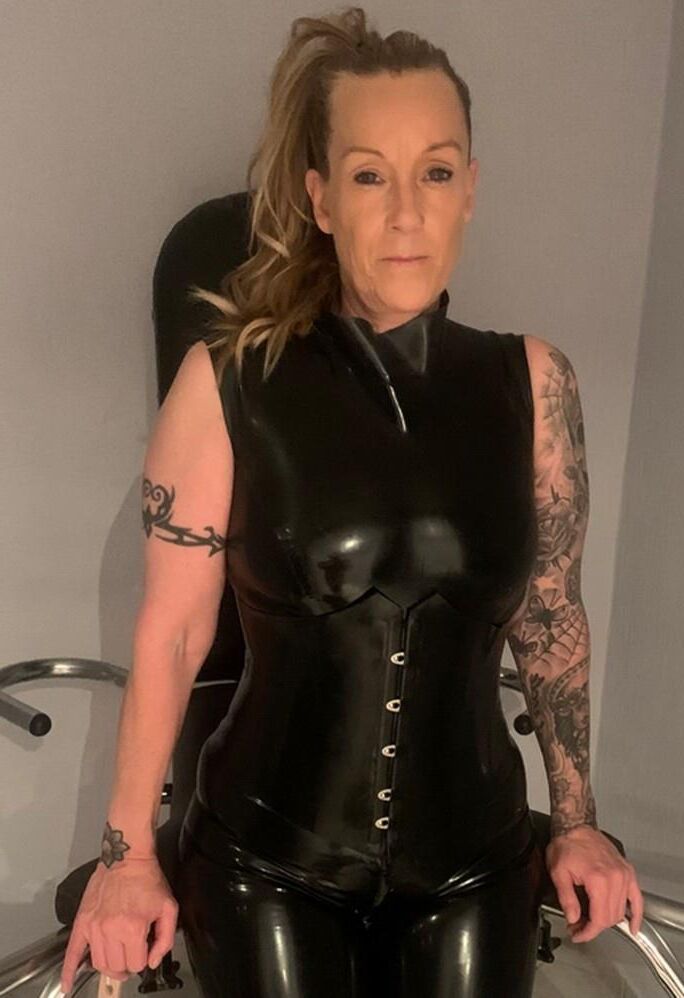 Mature Ladies to Adore 
