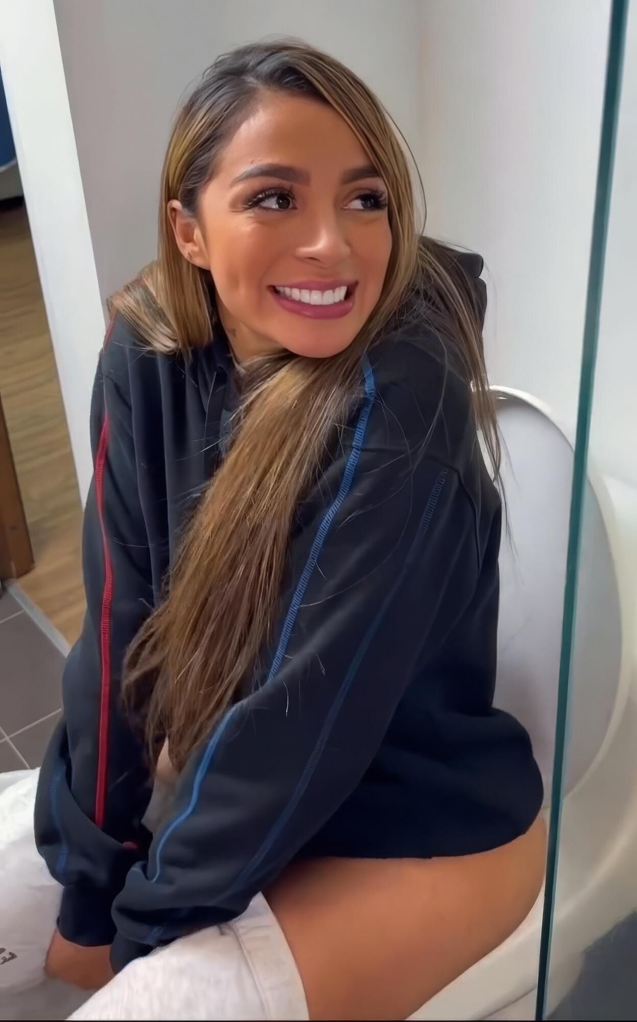 Toilet Bowl Girls 