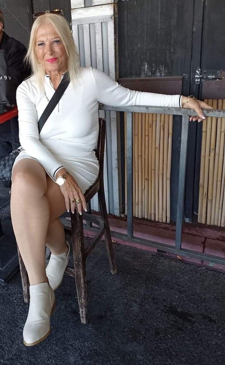 mature mothers grandmothers milf