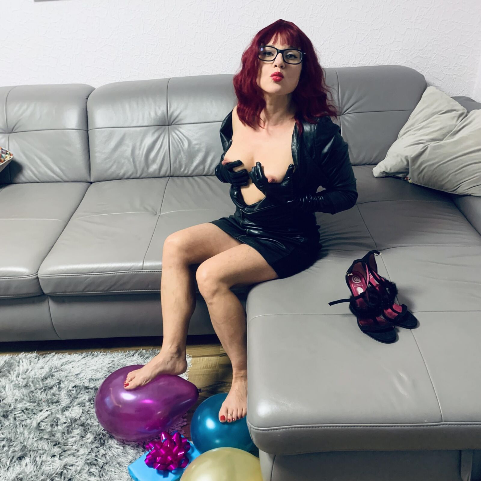 Milf Domina looner sexy feet big nipple tits