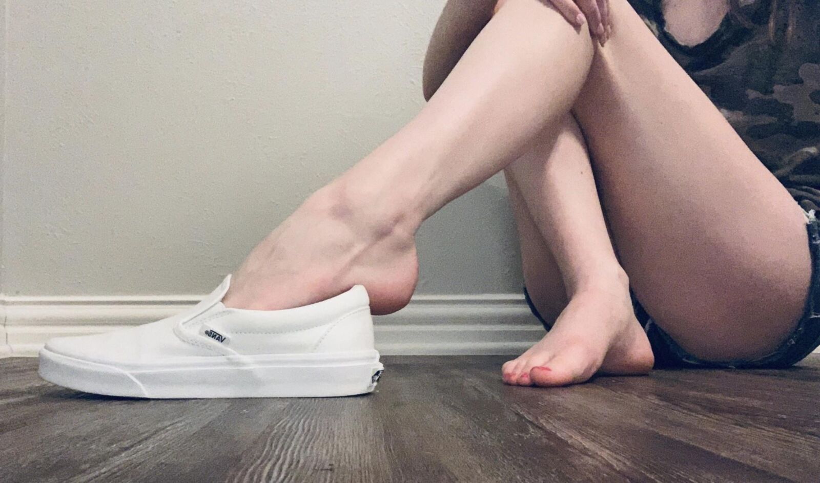 Heather removing her shoes showing her beautiful toes