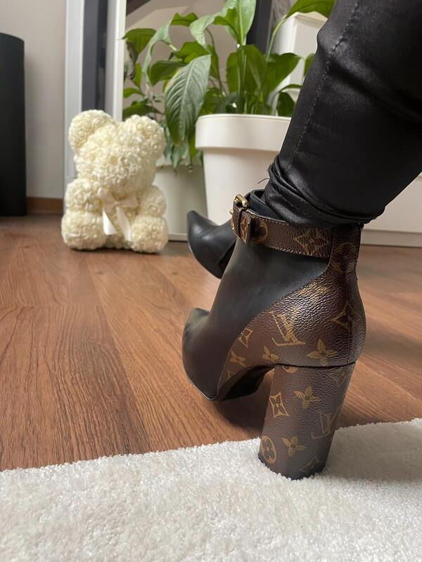 Feet with shoes for fap 