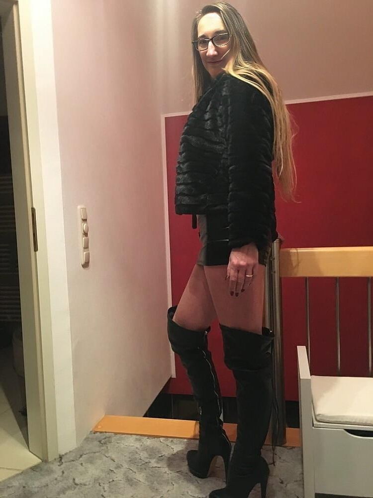 Helene wears her slutty boots