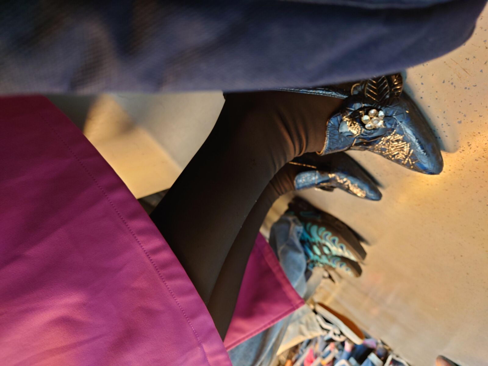Nylons asiáticos en bombas elegantes