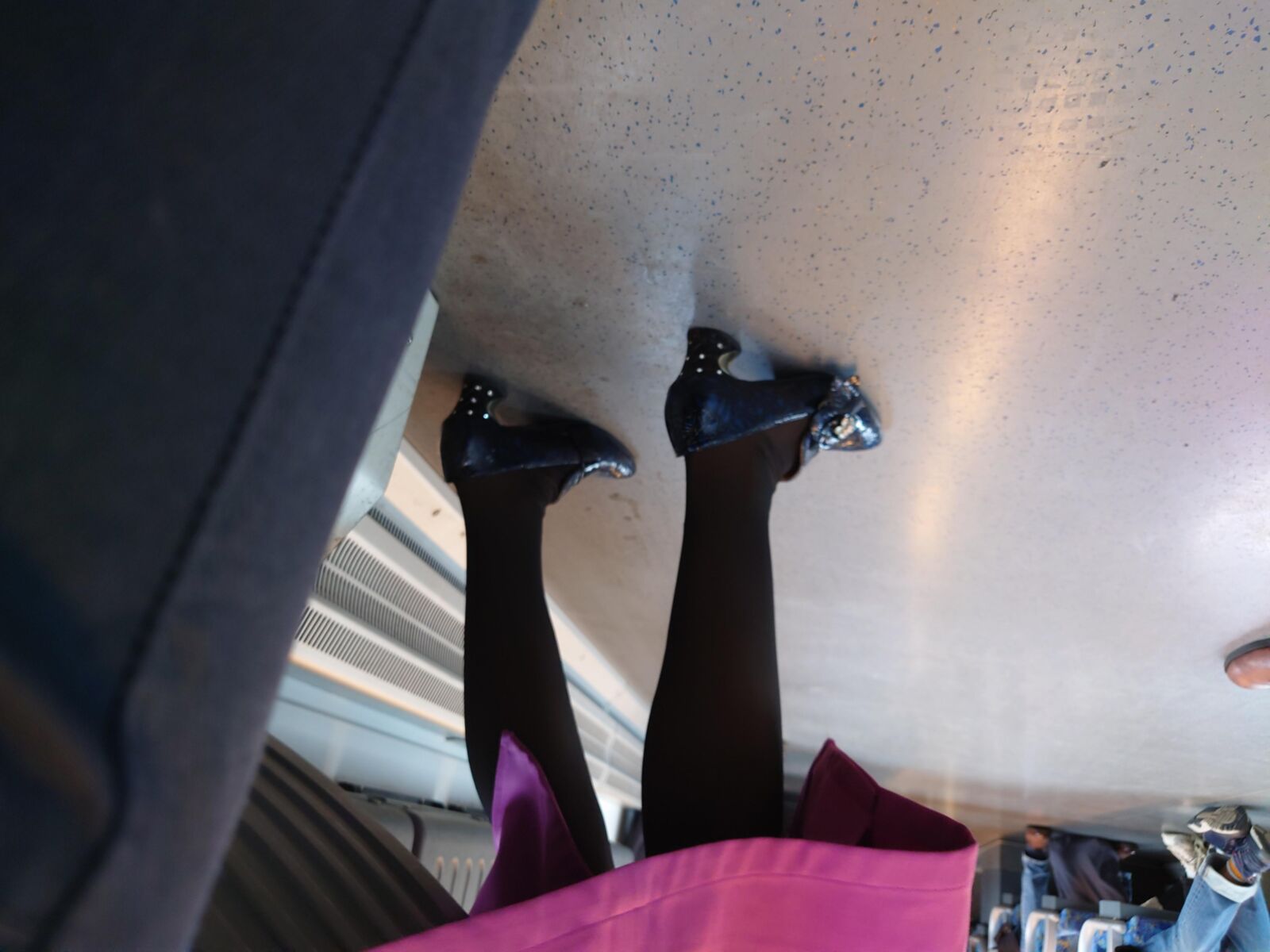 Nylons asiáticos en bombas elegantes